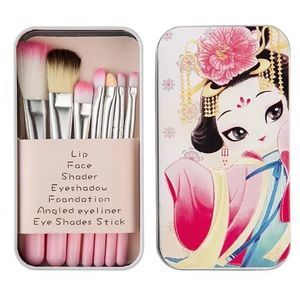 Mini brushes set on a metal case